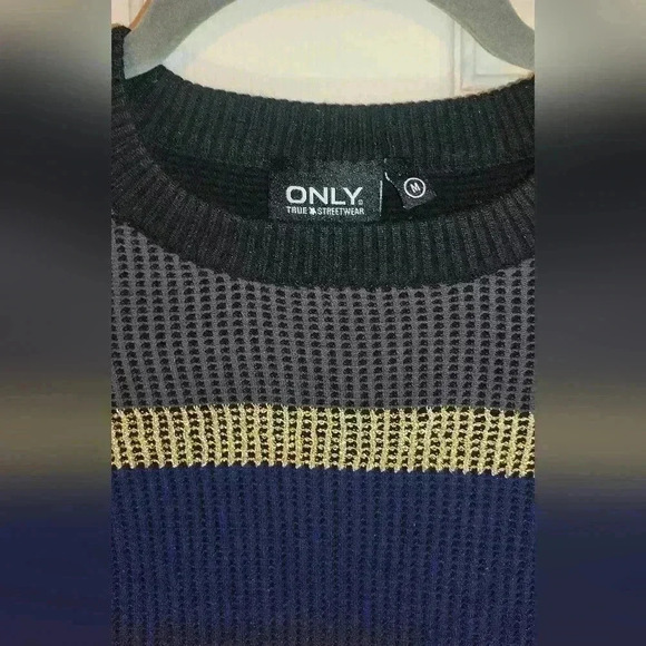 Only true multicolor streetwear sweater size medium - Picture 3 of 4